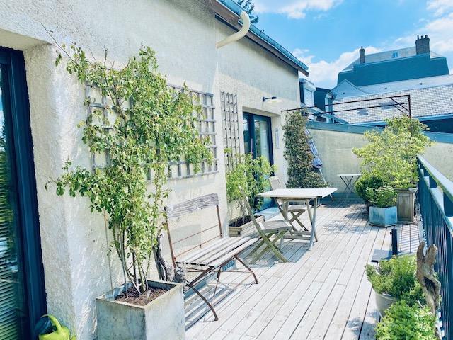 A vendre à accheter à BIHOREL , jouvenet  cette maison  ancienne très bien tenue avec vue dégagée , jardin et garage avec lingerie.