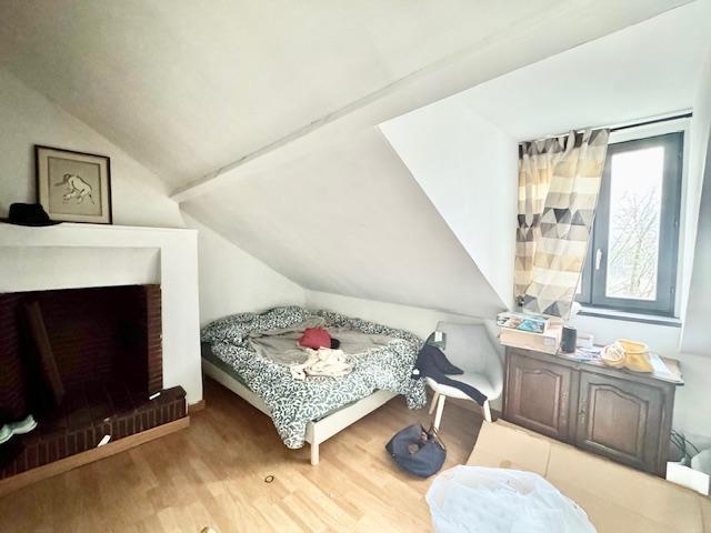 ROUEN GARE DANS BEL IMMEUBLE ANCIEN   Appartement entièrement meublé  55 m2 / 75m2 au sol  Entrée, séjour ouvert sur cuisine équipée  2 chambres, salle de bains, wc,  chauff collectif /eau chaude ind électrique  Copropriété 13 lots / charges annuelles 1080 €  Prix 220 000€ FAI TTC  Honoraires inclus charge vendeur