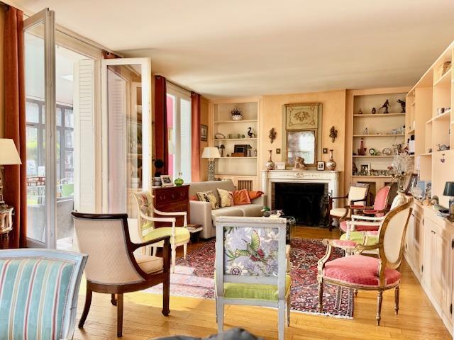 BIHOREL JOUVENET Maison ancienne 200m2 hab   grand jardin garage 3 voitures   Entrée, séjour, salon, salle à manger,  5 chambres, salle de bains 2 salles douches chauffage - eau chaude gaz, jardin 1300m2 Prix 800 000€ FAI TTC Honoraires charge vendeur DELAITRE IMMOBILIER LE CONSEIL SERIEUX