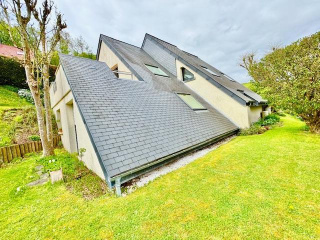 A vendre  prox Mont Saint Aignan 10 mn en voiture du golf dans un cadre de verdure.