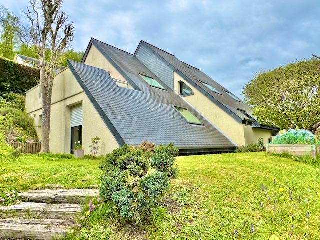 A vendre  prox Mont Saint Aignan 10 mn en voiture du golf dans un cadre de verdure.