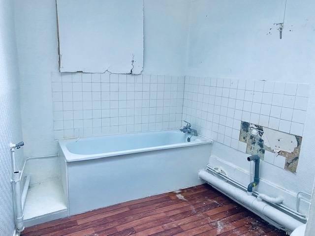 à vendre , à acheter Rouen rive droite appartement T2  avec grenier à aménager de 56 m2 en surface brut avec travaux .