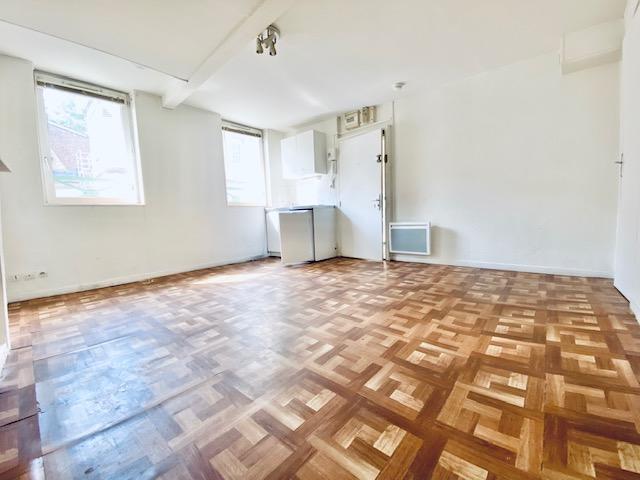 à vendre , à acheter Rouen rive droite CHU , Boulingrin studio de 22 m2  à remettre au gout du jour.