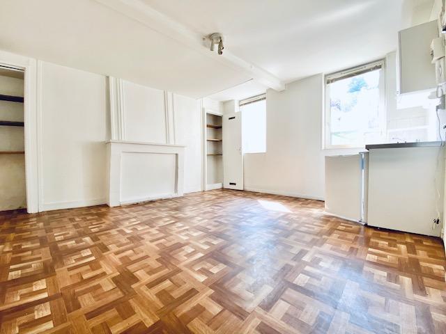 à vendre , à acheter Rouen rive droite CHU , Boulingrin studio de 22 m2  à remettre au gout du jour.