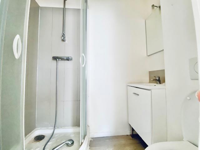 à vendre , à acheter Rouen rive droite CHU , Boulingrin studio de 22 m2  à remettre au gout du jour.