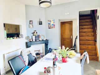 A vendre à  Bois guillaume limite Rouen cet appartement duplex avec jardin  clos de murs de 102 m2 avec parking 2 roues et cave.