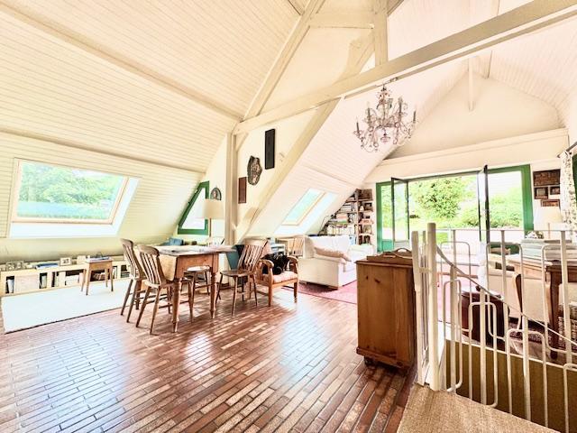 A vendre  prox Mont Saint Aignan 10 mn en voiture du golf dans un cadre de verdure.