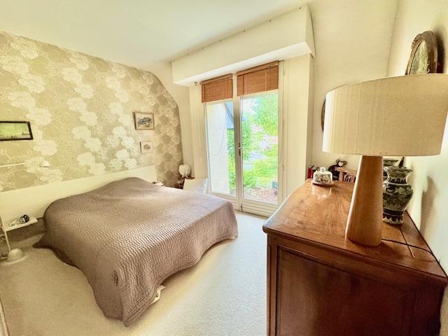 A vendre  prox Mont Saint Aignan 10 mn en voiture du golf dans un cadre de verdure.