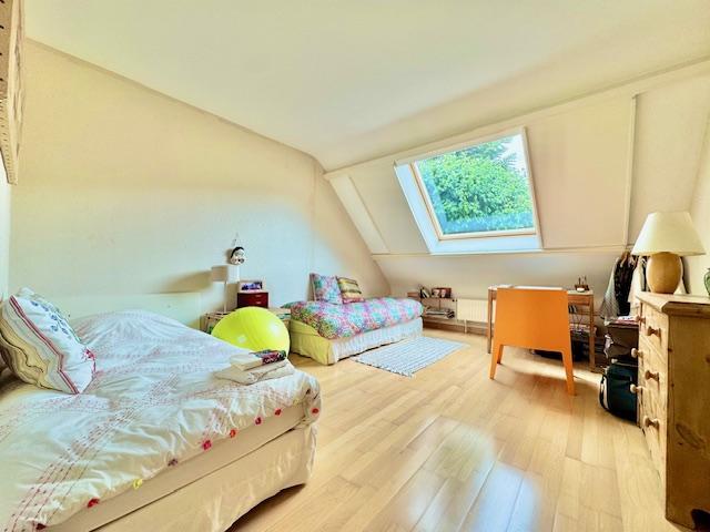A vendre  prox Mont Saint Aignan 10 mn en voiture du golf dans un cadre de verdure.