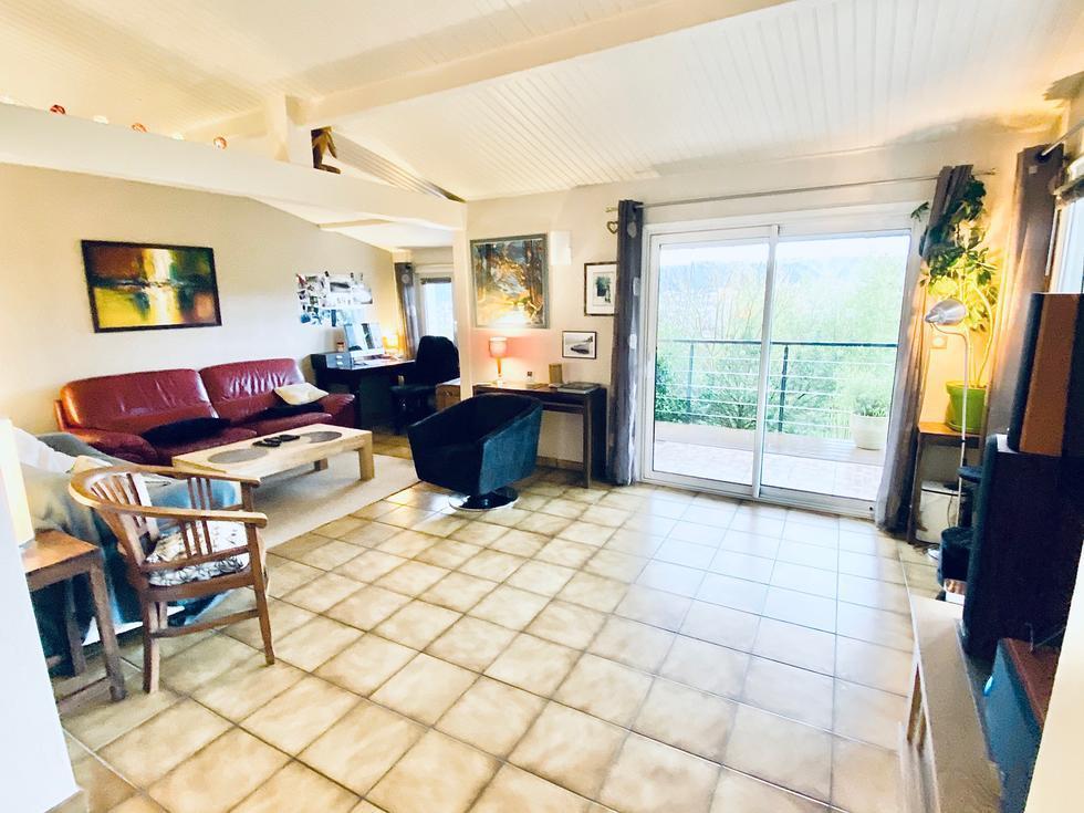 EN EXCLUSIVITE a vendre à prox du CHU maison ancienne indépendante grand sejour, 4 chs, garage , jardin  très bon état 