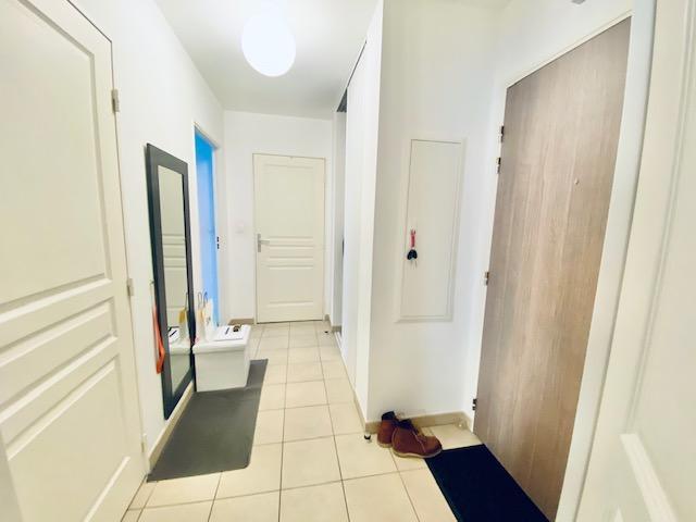 A vendre Rouen rive droite à deux pas de la gare, cet appartement T2 de 46 m2 en très bon état , au calme avec balcon et parking en sous sol.