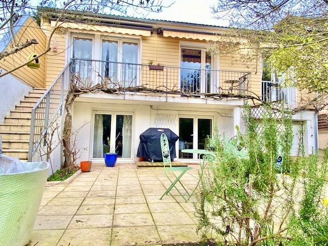 A vendre MAISON INDEPENDANTE DE PLAIN PIED 190M2 HAB  4 CHAMBRES POSS 5 GARAGES JARDIN CALME SUD 