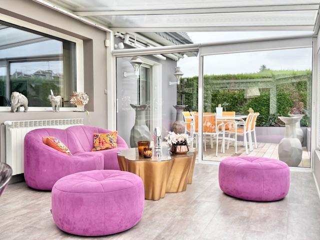 L'agence DELAITRE IMMOBILIER  vous propose  sur la commune de  Mont Saint Aignan   Cette maison indépendante particulièrement bien tenue, au calme, lumineuse de 170 m2 habitable sur un terrain plat, clos et paysagé avec terrasse , garage et parkings.  De plain pied , vous accédez à un grand séjour salon avec cheminée donnant sur une grande terrasse plein sud , une cuisine équipée de qualité, une chambre, wc.  A l'étage , vous accédez  à 3 chambres, une salle de douches, wc et rangement.  Au sous sol,...