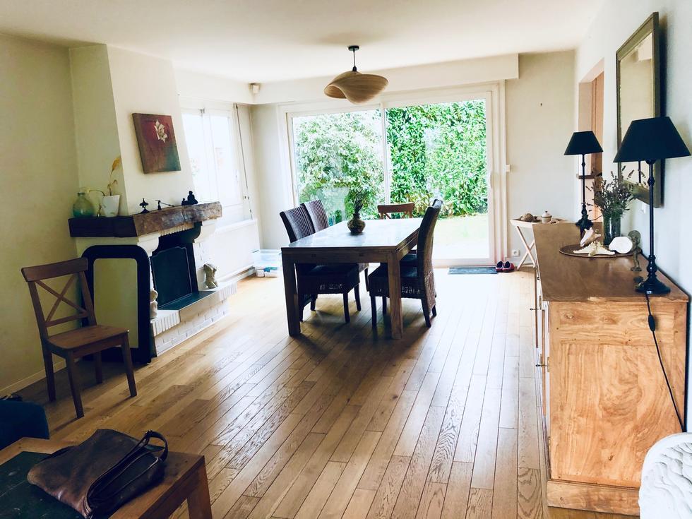 A vendre prox Mont Saint Aignan maison indépendante sur sous sol complet avec garage et jardin clos et terrasse.