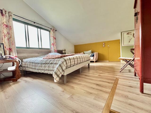 Votre agence DELAITRE IMMOBILIER VOUS PROPOSE EN EXCLUSIVITE  Seulement si vous avez envie d'originalité avec du stationnement, du calme, d'une vue dégagée, d'un plein soleil ....  A vendre ROUEN ST GERVAIS   Si vous avez envie d'originalité avec du stationnement, du calme, d'une vue dégagée, d'un plein soleil ....  Maison indépendante de 179 m9 avec jardin terrasses   Cette propriété organisée sur plusieurs niveaux et demi niveaux en deux entrées, un grand séjour salon, une cuisine aménagée avec espace...