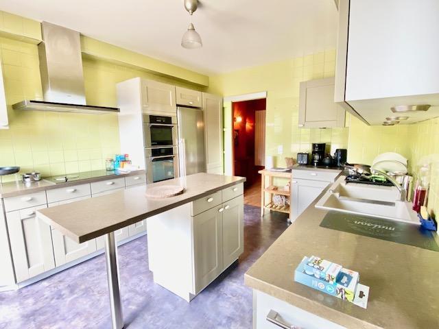 A vendre Mont Saint Aignan résidentiel  Exceptionnel dans résidence au calme avec ascenseur et vue dégagée, cet appartement de 170 m2 avec séjour de 50 m² ,deux terrasses de 40 et 26 m² 