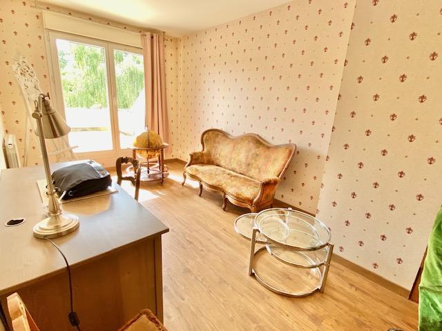 A vendre Mont Saint Aignan résidentiel  Exceptionnel dans résidence au calme avec ascenseur et vue dégagée, cet appartement de 170 m2 avec séjour de 50 m² ,deux terrasses de 40 et 26 m² 