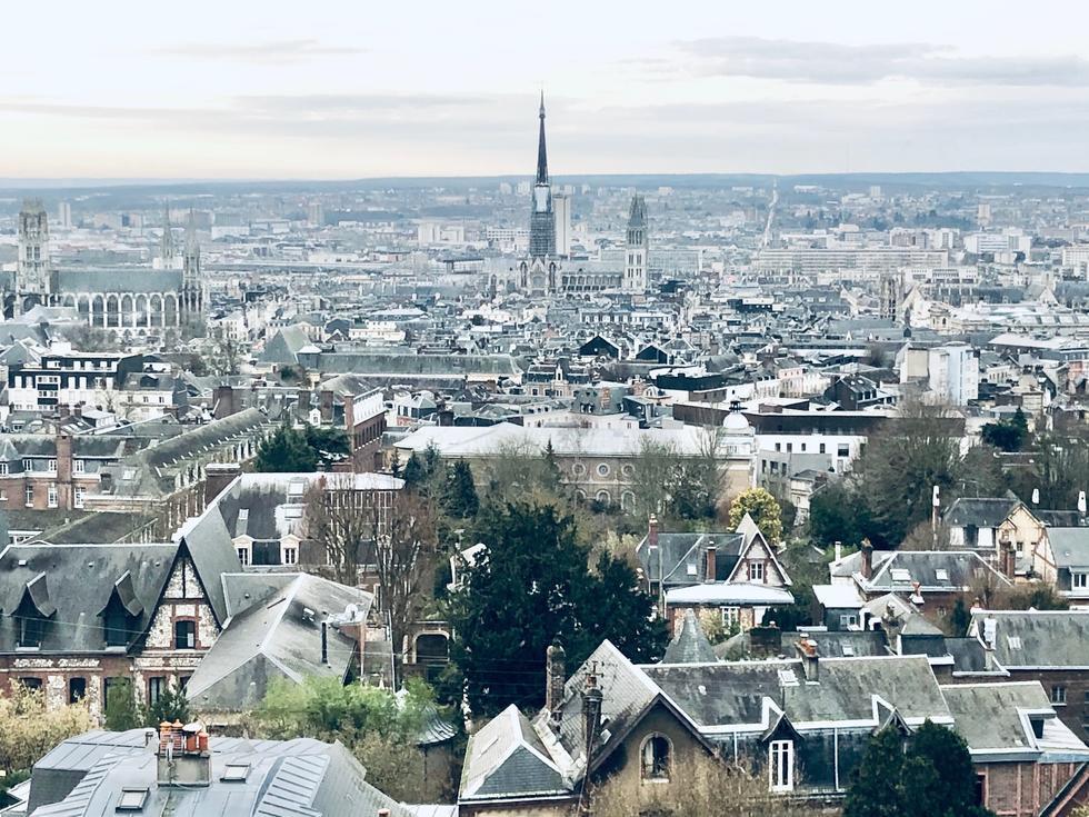 A vendre Rouen gare jouvenet appartement duplex T8 avec  deux caves  et deux garages