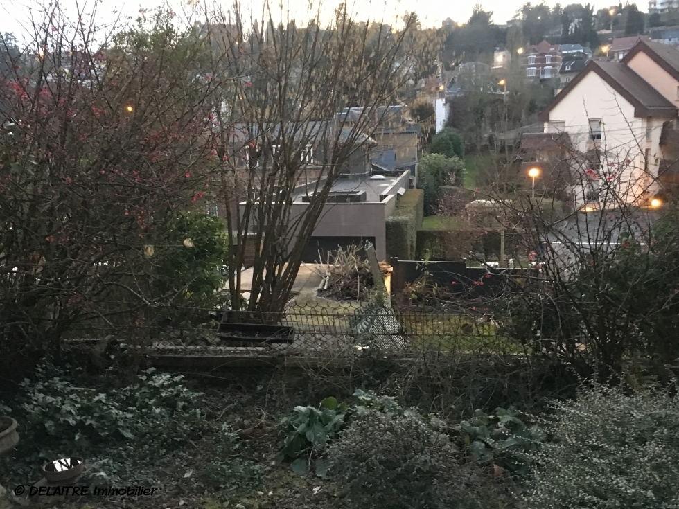 à vendre à mont saint aignan saint andré, cette  MAISON INDEPENDANTE sur 400m2 de terrain avec travaux  de 116 M2 AVEC JARDIN ET PARK S SOL. Elle offre une ENTREE, un GRAND SEJOUR SALON AV CHEMINEE, une GRANDE CUISINE, une Salle  DE BAINS ,WC,une  POSSIBLilité de  2 CHAMBRES ,UN BUREAU.  Son prix est proposé à PRIX 199 000 € FAI TTC.