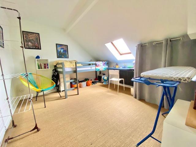 A vendre Rouen hyper centre rive droite cet appartement duplex de qualité au calme et en très bon état de 107 m2 au sol , 88 m2 en loi carrez et une cave en sous sol.