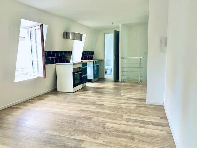 cet appartement  T3 de 55 m2 en bon état organisé avec une entrée, un séjour  coin repas avec cuisine équipée, deux chambres , une salle de bains et wc