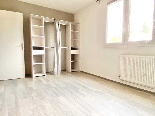 A vendre cet appartement  idéal  en investissement locatif,  T 2  de 44 m2  se situe au calme avec balcon , cave et parking .