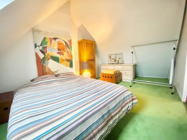 A vendre  lieu d'exception Rouen gare original appartement triplex de 140 m2 plein sud avec cave et balcon.