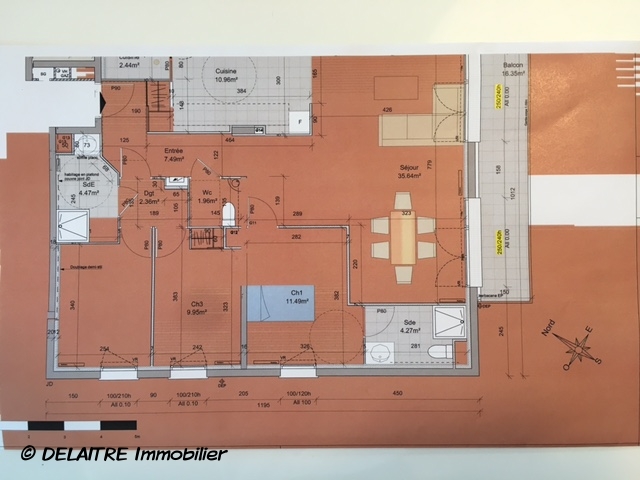 à vendre à Bihorel  , cet appartement  neuf possédant un ascenseur , un parking , une cave et balcon terrasse.  Il offre une entrée, une cuisine ,un  grand séjour donnant sur un balcon terrasse , une salle de douches,une  sallle de bains et trois chambres.