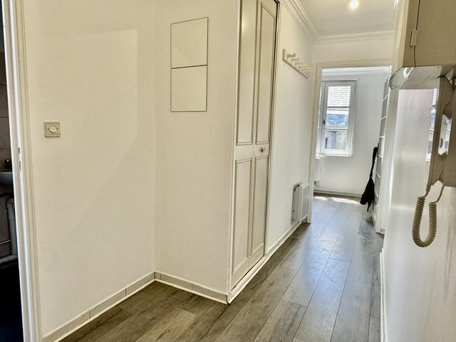 Votre agence de proximité locale vous propose   Rouen centre square  VERDREL  cet appartement duplex en bon état de 99 m2  loi carrez avec cave et possibilité de parking protégé.  Organisé en une entrée avec placard, dégagement , wc, cuisine grand séjour lumineux.  En duplex, palier, trois chambres dont une suite avec salle de bains, salle de douches.  classé en D 193 en tout électrique indépendant très économique  Au niveau de la copropriété : 6 lots principaux /charges annuelles 1300 €  Son  prix ...
