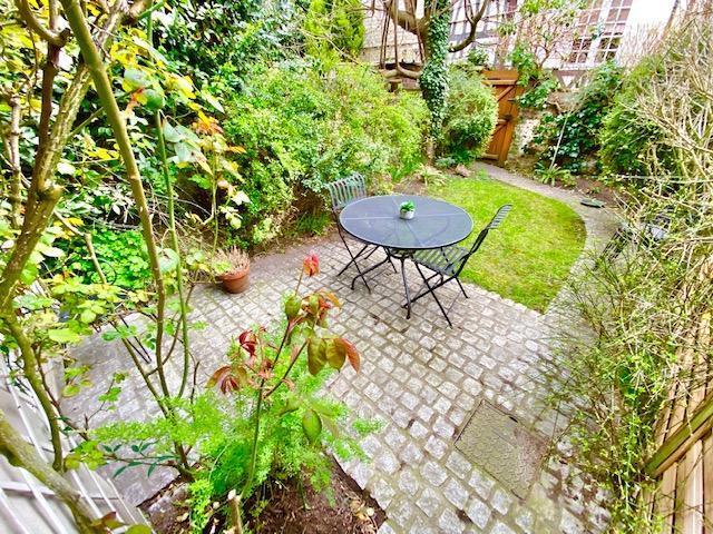 A vendre ROUEN église St GERVAIS  prox gare rive droite.  cette maison de charme au calme avec jardin 