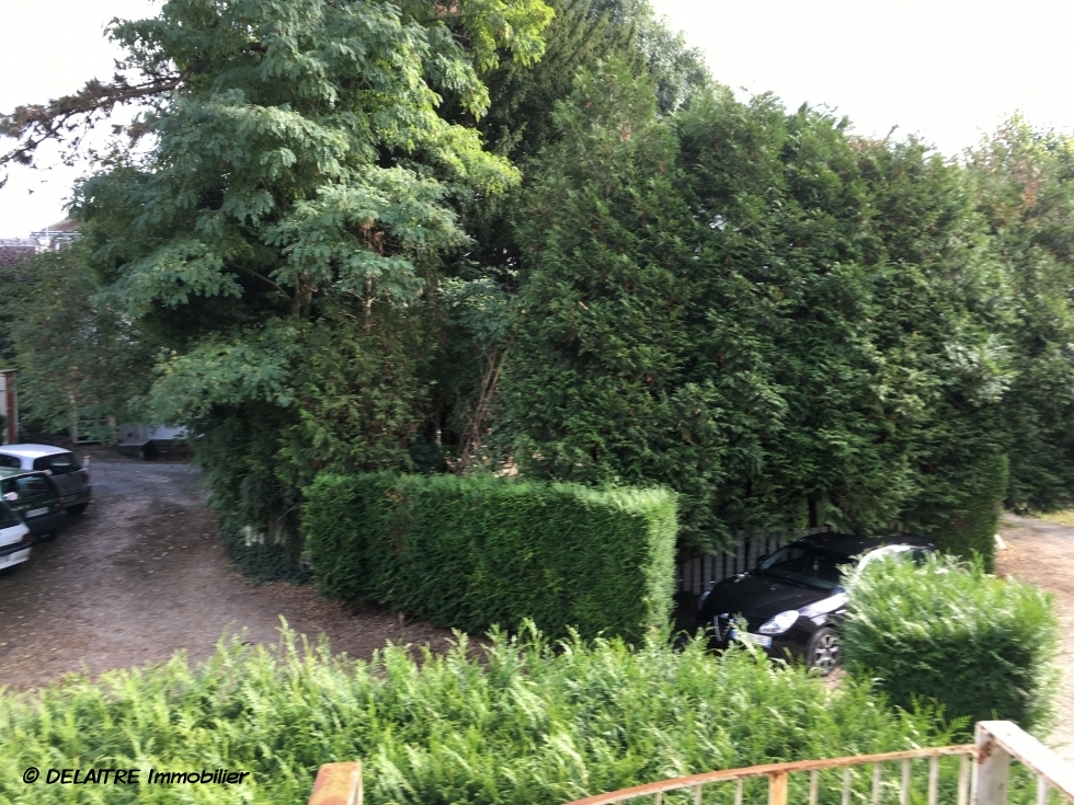 A vendre  à ROUEN JOUVENET ,ce studio avec PARKING en bon état et au calme offre,  une Entrée, une grande pièce principale, une cuisine meublée avec plaque de cuisson et réfrigérateur, une salle de bains avec wc.