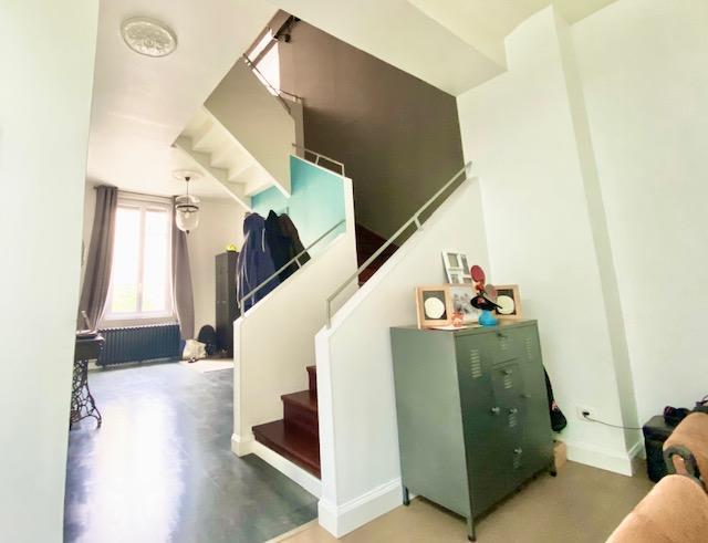 Original appartement duplex ,esprit contemporain, de 160 m2  habitable avec  2 parkings  et cave