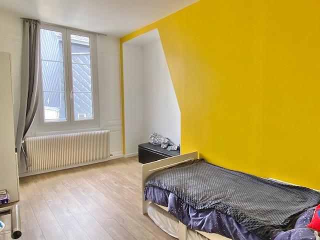 Original appartement duplex ,esprit contemporain, de 160 m2  habitable avec  2 parkings  et cave