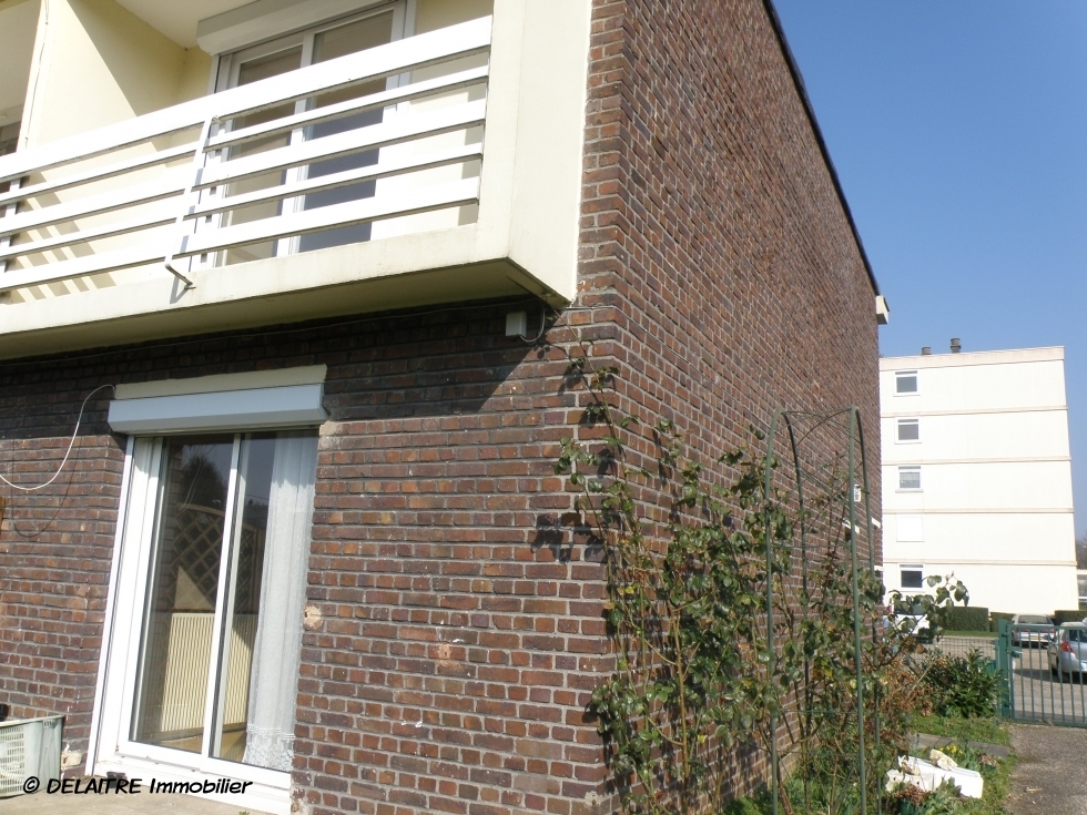 il y a une Maison ancienne  avec jardin à vendre à l'agence  immobilière de bois guillaume .  elle offre une Entrée, une cuisine équipée,un  séjour, deux chambres, une  salle de douches et il y a une  Bonne exposition.