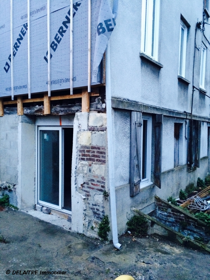 à ROUEN rive droite , PLACE DU  BOULINGRIN une MAISON  INDEPENDANTE DE 125 M² HAB SUR 120 M² DE TERRAIN est à vendre . Il faut prévoir de gros travaux et son PRIX est de 140000€ FAI .